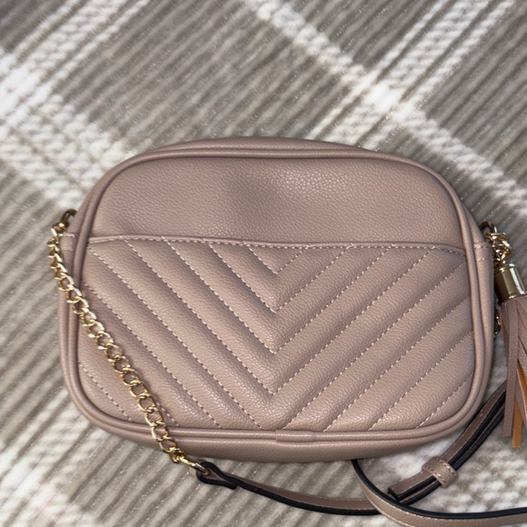Elegant Beige Quilted Crossbody Bag - Picture 5 of 5